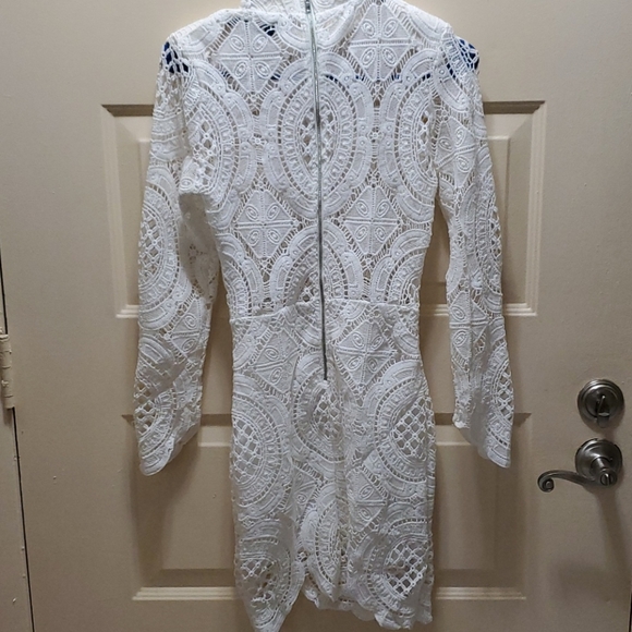 Dresses - Picture 4 of 5